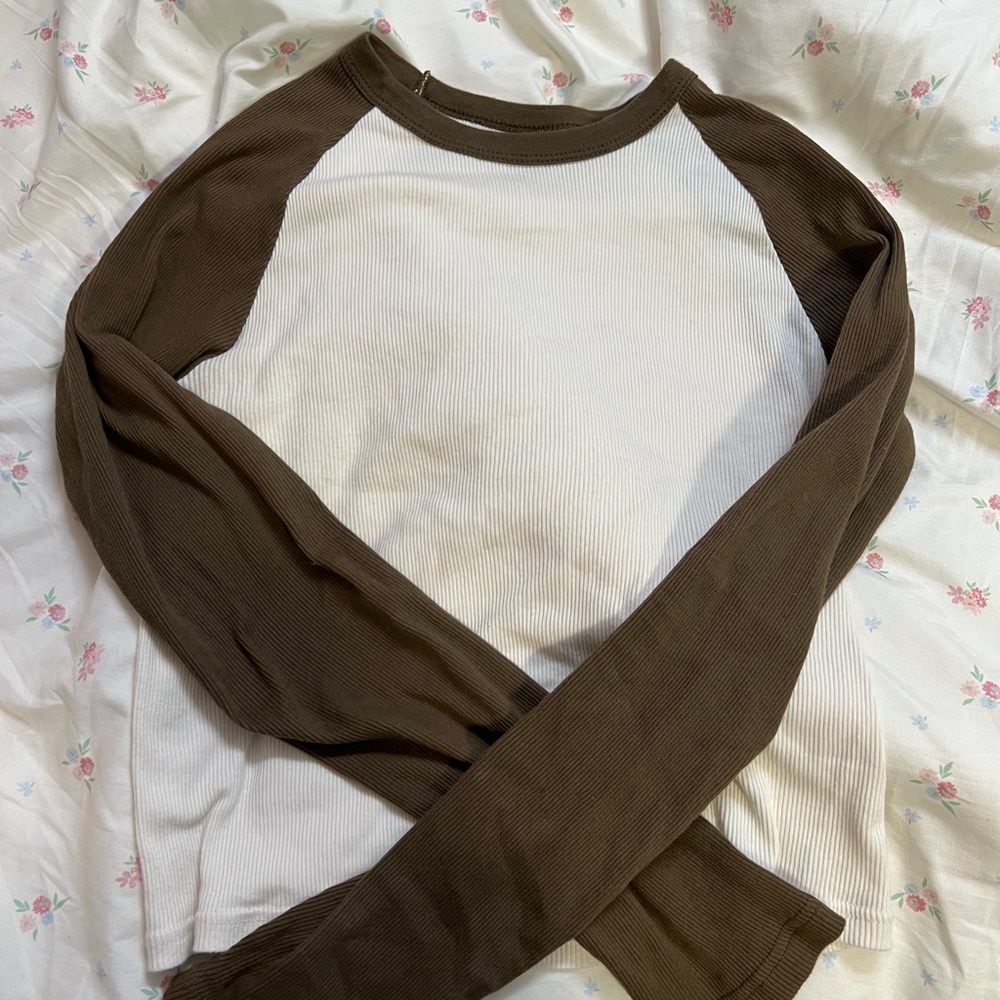 Brandy Melville long sleeve tee